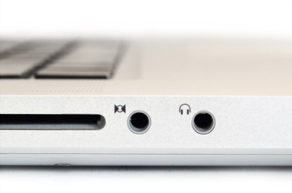 How To Setup A Karaoke System With A Laptop (Best Beginner's Guide)