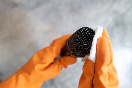 how to clean microphones